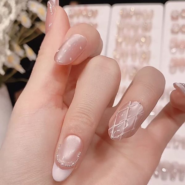 Pearl Lumière Cat-Eye French Press-On Nails - Image 4
