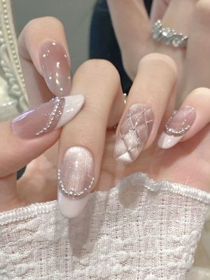 Pearl Lumière Cat-Eye French Press-On Nails
